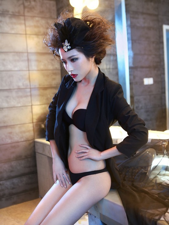 �����ڵ�Ůģ���ݡ�����װ��д��