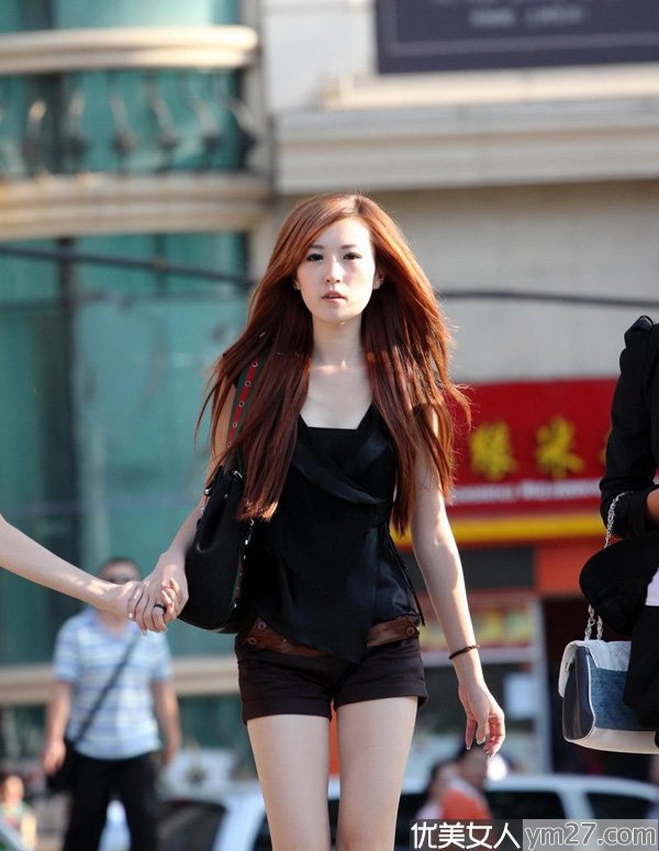 ����С��Ů�ɰ�����ѩ��һ��Ƭ