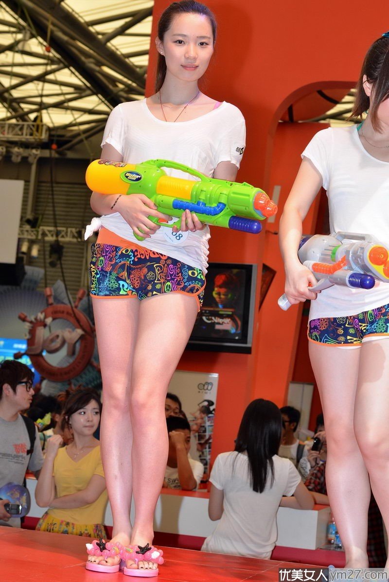 ��Ϸ�������ϵĿ�6��Ů