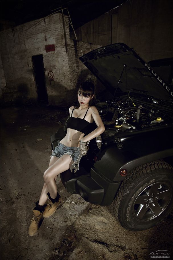 ��ҰJeep����������ģ����Ů